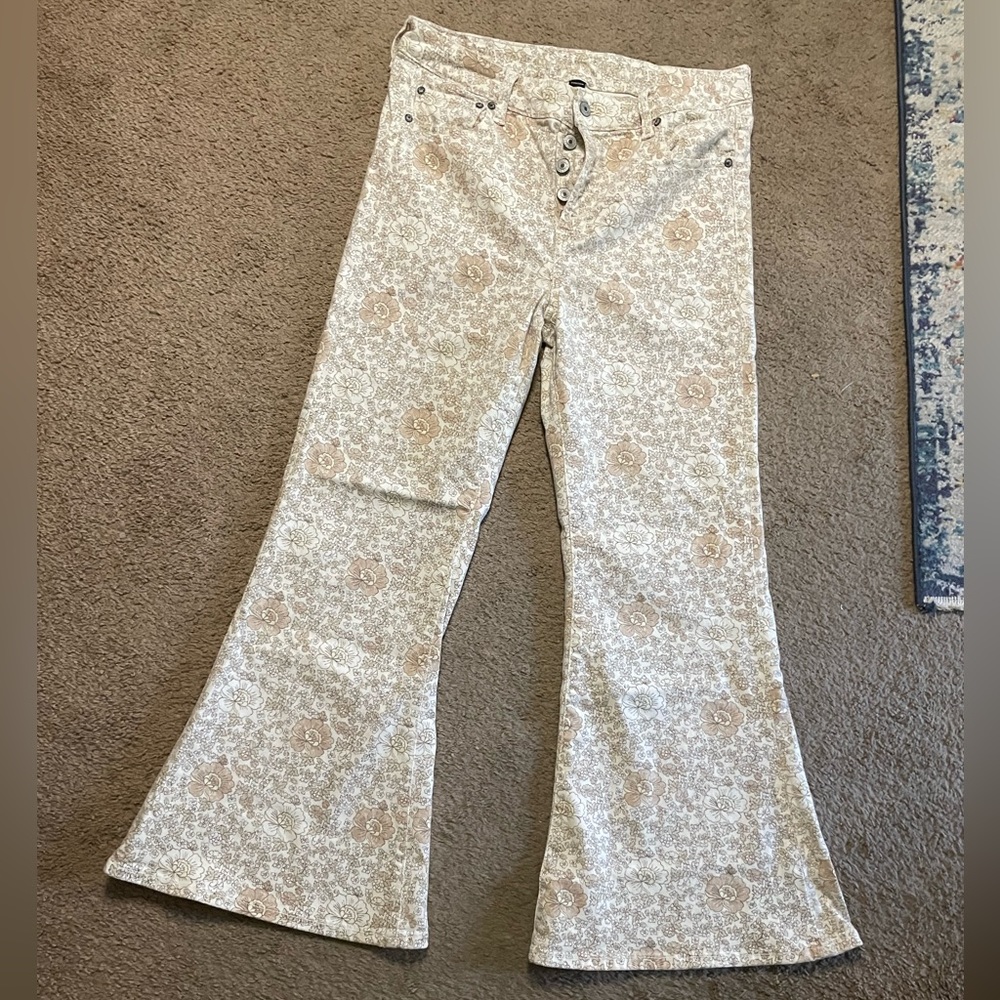 AMERICAN EAGLE | Next Level Floral Flare Jeans - Picture 6 of 6